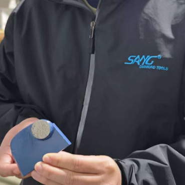 Le meulage à haute efficacité commence par des patins de meulage diamantés de qualité supérieure